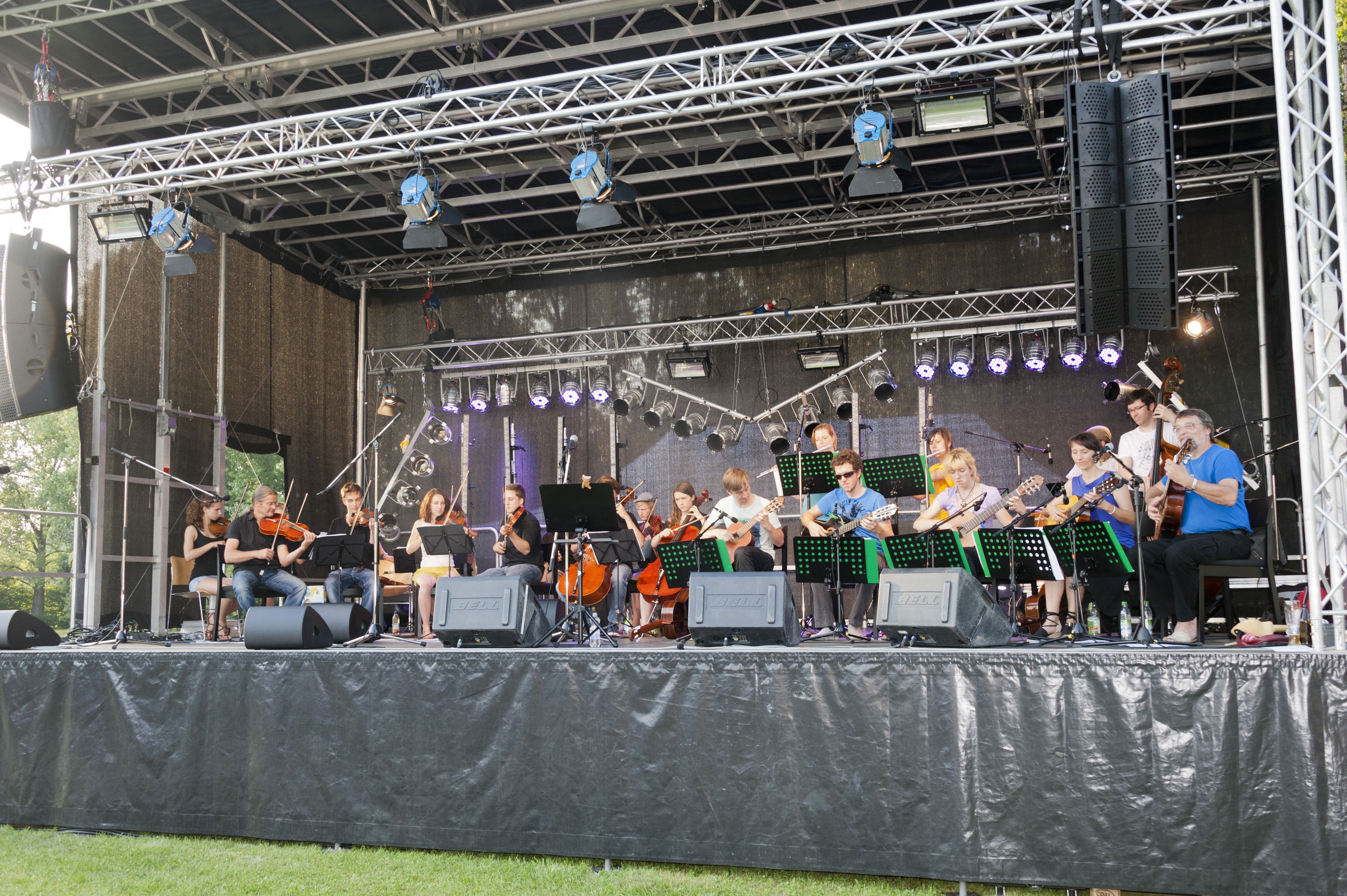 Benefizkonzert 2012: Bluestrings und Leño Verde